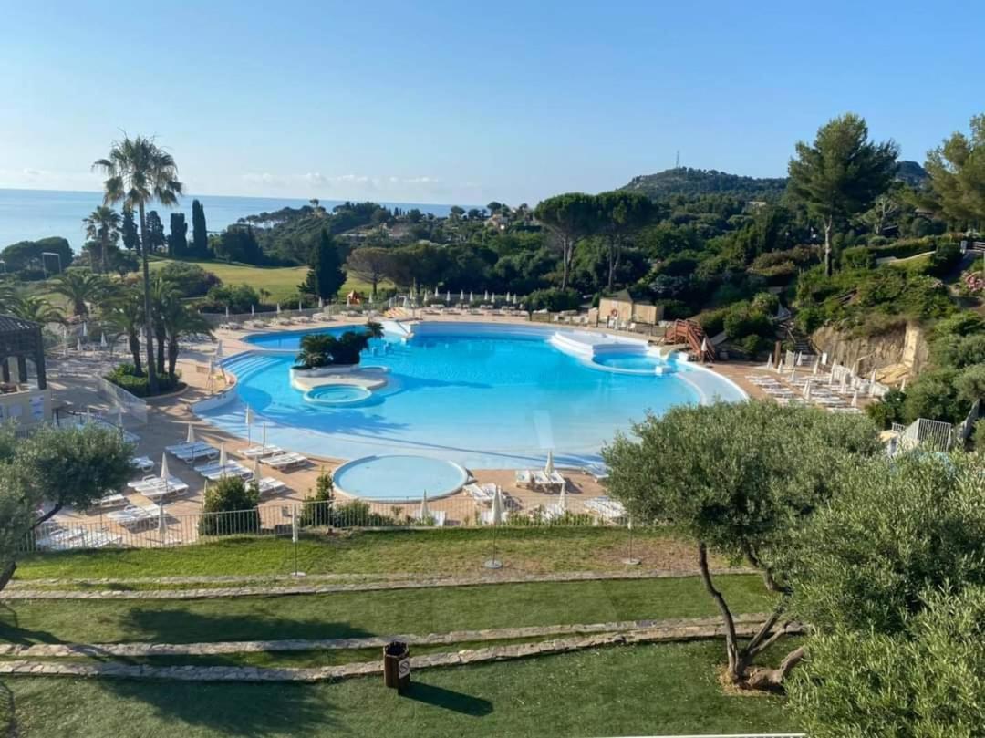 Saint-Raphael- Vue Mer Et Massif De L'Esterel Luaran gambar