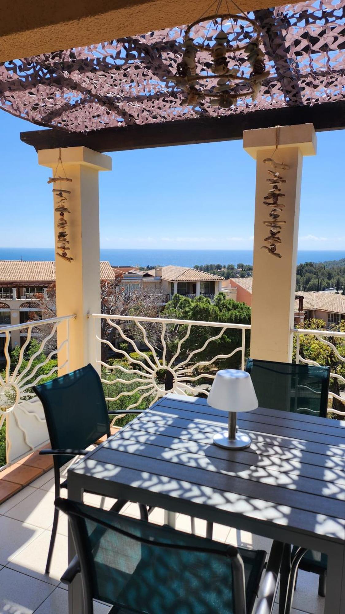 Saint-Raphael- Vue Mer Et Massif De L'Esterel Luaran gambar